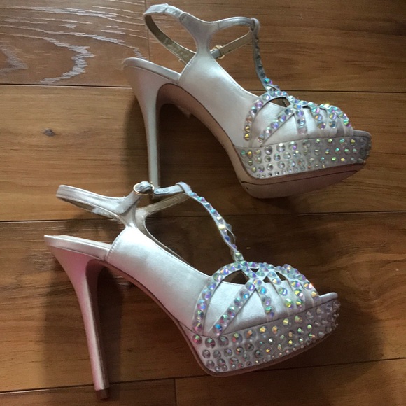 Stunning new Joan & David Rhinestone Platforms - Picture 3 of 7